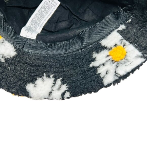 FOREVER 21 Daisy Faux Fur Hat - Picture 6 of 9